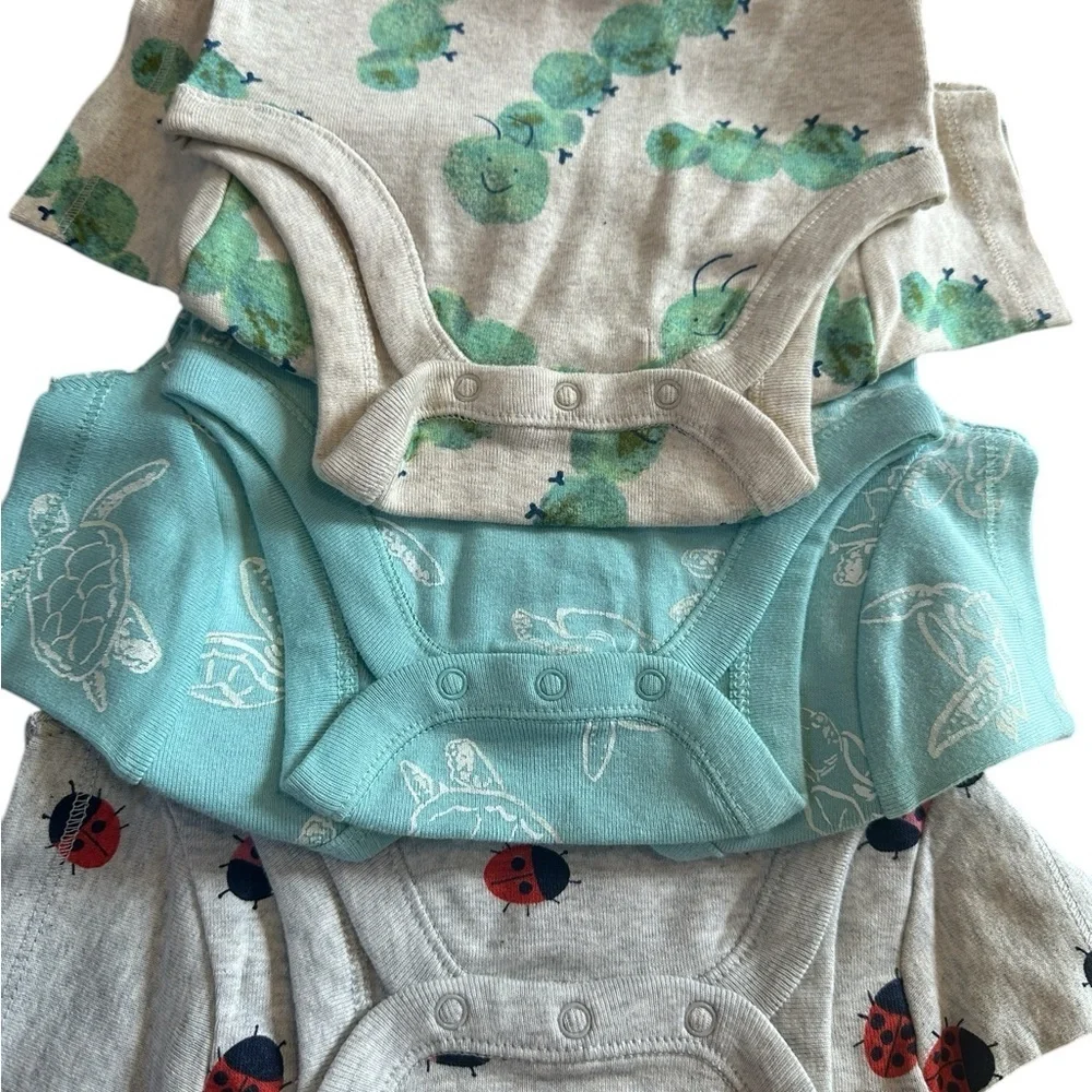 Old Navy 3 pk Onesies, snaps on crotch, all NWTS size 6-12 months, - Picture 3 of 7